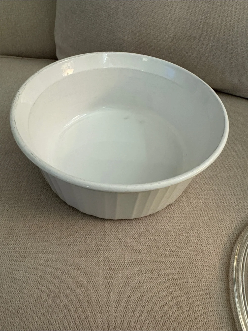 Corning Ware 1.6 Liter French White Round Dish with Lid